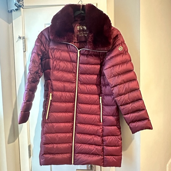🎄🎄Michael Kors Maroon Puffer coat with detachable faux fur collar. 🎄🎄 - Picture 2 of 7